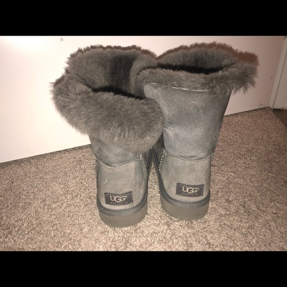 UGGS- grey - Picture 2 of 3